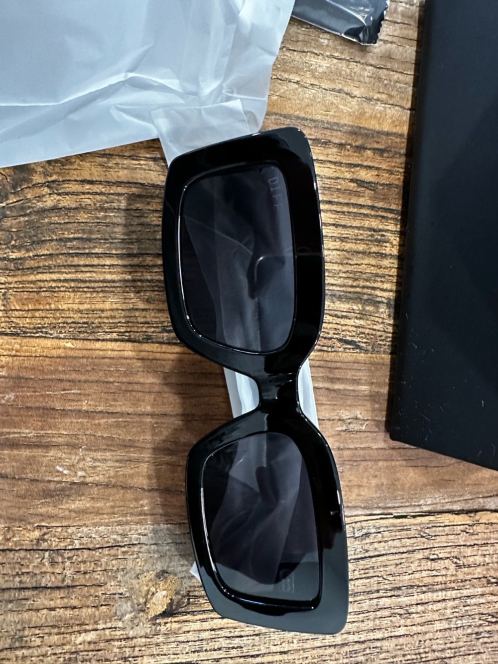 Diff Eyewear x Sephora Black Sunglasses with Black Case